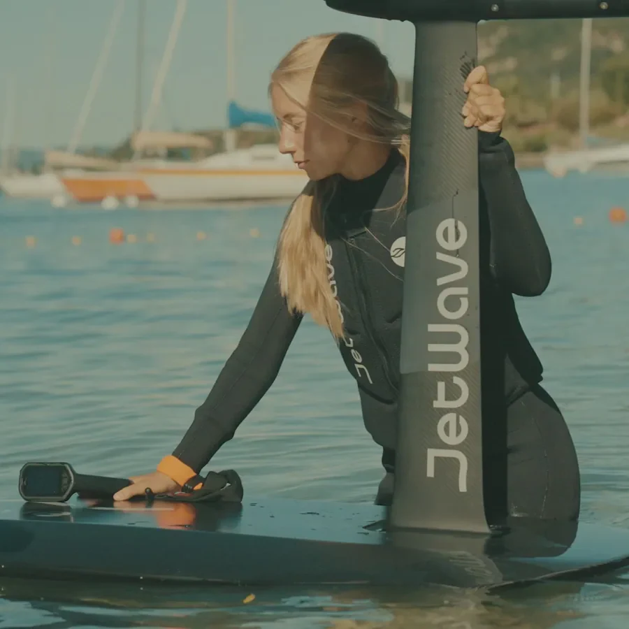 Riders préparant leur eFoil JetWave